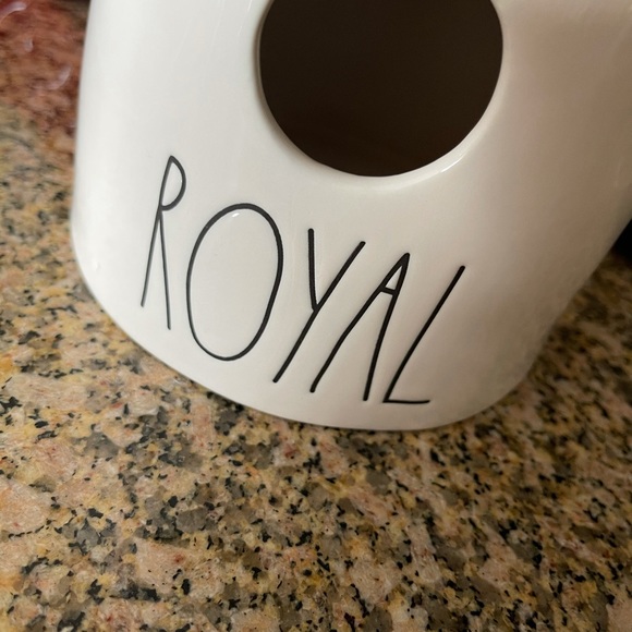 NWT Rae Dunn “Royal” Crown Shaped Birdhouse - Picture 4 of 4
